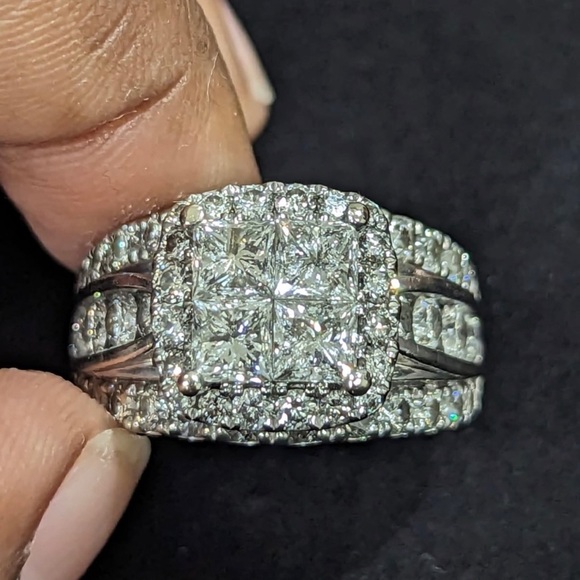 Jared Jewelry - 4 carat TCW! 14k white gold. Dripping WITH DIAMONDS! BLING RING!